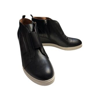 Linea Paolo Wedge Sneaker Women’s Black Perforated Leather Side Zip Casual 12M